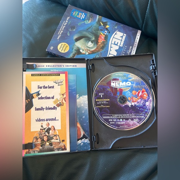 (10/$20) Finding Nemo DVD - Picture 6 of 10